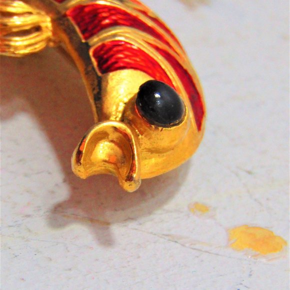 Golden Flopping Fish - Picture 5 of 8